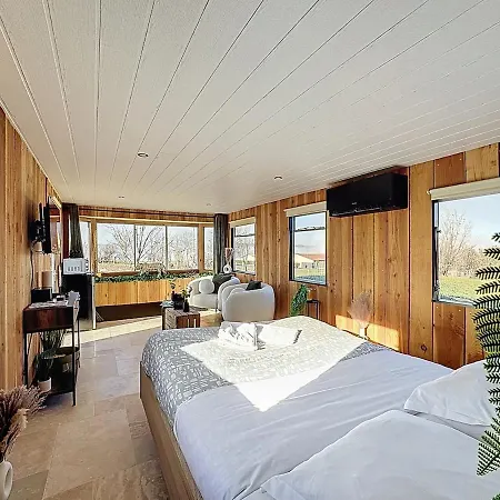 Апартаменты Unique 4 Centre Equestre & Snack Vic-le-Comte